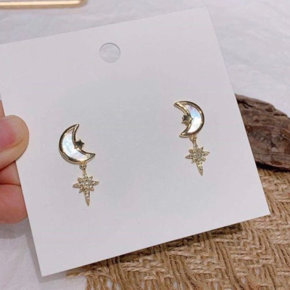 NEW! Beautiful Moon Pearlized .925 Earrings!